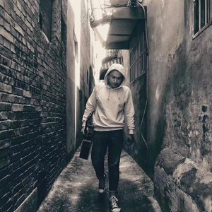 插入美女老师的穴
